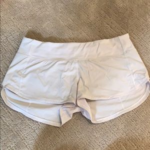 Lululemon 2.5" speed short Size 6 -White
